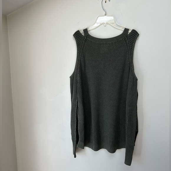 Hollister Peep Shoulder Green Cut-Out Sweater - Picture 7 of 7